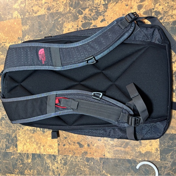 The North Face Black Men's Backpack - Picture 2 of 3